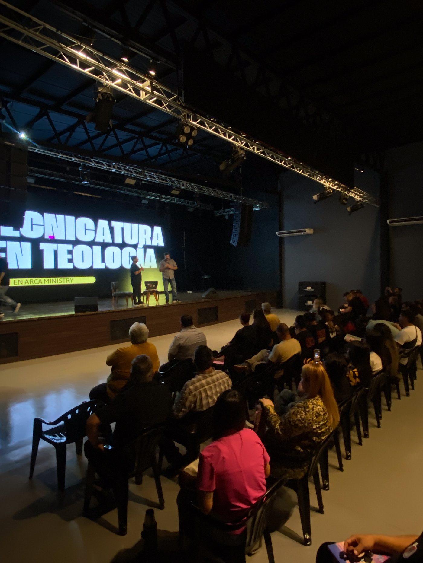 Asistentes en la charla informativa del Instituto